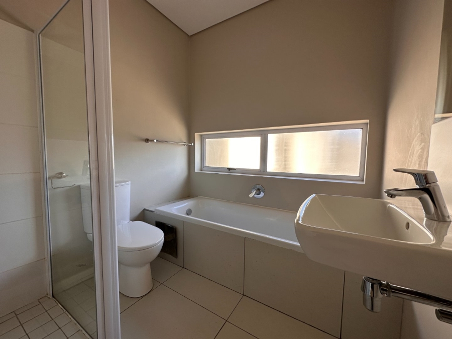 To Let 3 Bedroom Property for Rent in Somerset Lakes Western Cape